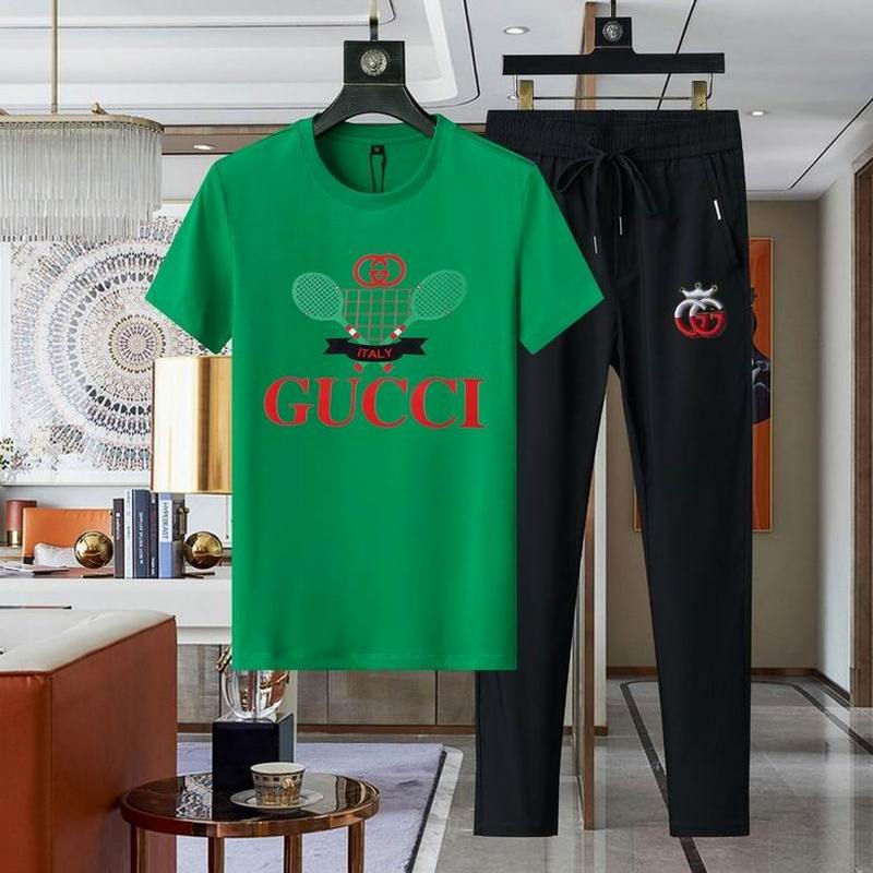 Gucci Men's Suits 588